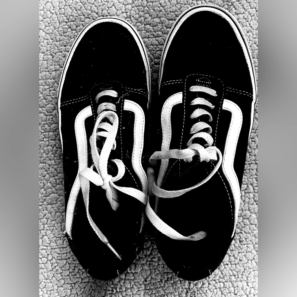 Vans blk / white low top sz US women’s 8 * sKaTeR / gRuNgE !!!